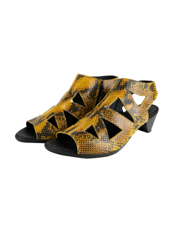 Iziako sandals